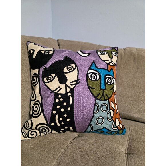 Colorful Cat Pillow Cover – Handmade Embroidered Cushion Cover with Abstract Cat - Picture 10 of 10